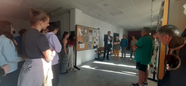 Exposition_Dire_la_guerre_avec_les_lyceens_du_College-Lycee_Diwan_du_Morbihan_WhatsApp_Image_2025-05-22_at_10.40.13