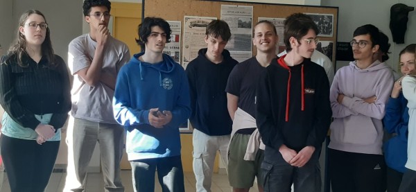 Exposition_Dire_la_guerre_avec_les_lyceens_du_College-Lycee_Diwan_du_Morbihan_WhatsApp_Image_2025-05-22_at_10.40.134