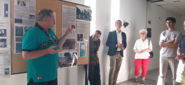 Exposition_Dire_la_guerre_avec_les_lyceens_du_College-Lycee_Diwan_du_Morbihan_WhatsApp_Image_2025-05-22_at_10.43.55